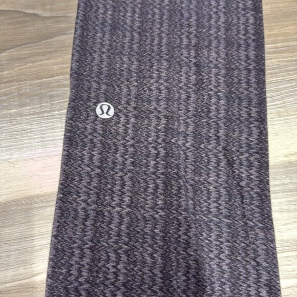 Lululemon Black Leggings with Pinstripe Pattern size 2 - Picture 8 of 10
